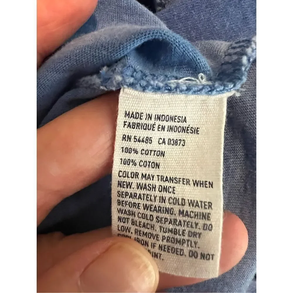 American Eagle Vneck Athletic Fit Shirt Size M